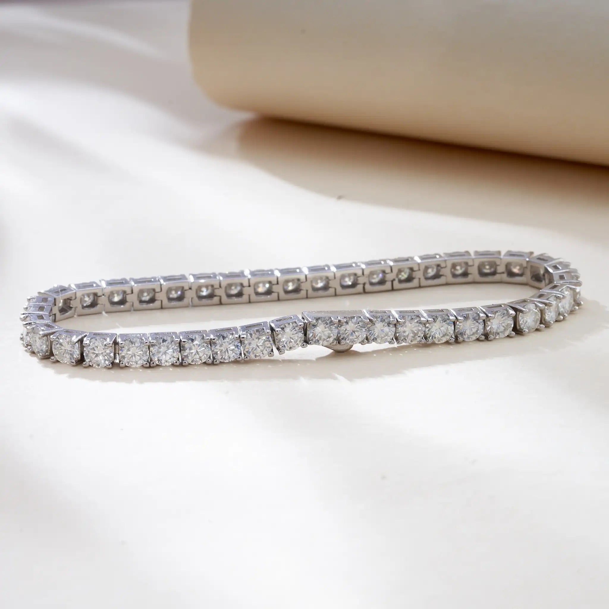 Pulsera tennis oro blanco 18k  + moissanita